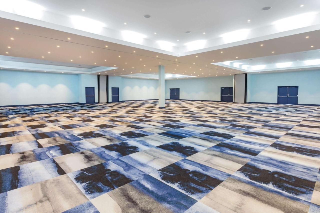 Ramada By Wyndham Hartford North - Bradley Airport Hotel Windsor Locks Exterior photo